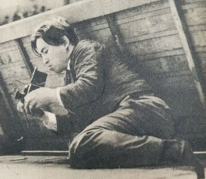 Ken Domon looking through his camera